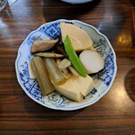季節一品料理 藤原 - 野菜の煮物がうまいよ。ふき、椎茸、筍、里芋、高野豆腐　昔はふきの炊いたん良くたべてましたが、最近はあまり食卓に出ませんね。作るの少し手間かかりますし