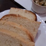 トラットリア 成城 - 溶けた香草バターをつけて。。