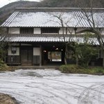 茶房 天井棧敷 - 路面には雪が