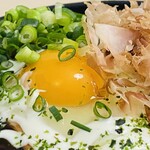 ばんぶう - 中央に生玉子が乗っています。