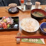 旬の味 ごろさや - 刺身の到着時にご飯と味噌汁も頂きました。