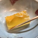 旬の味 ごろさや - お口直しのデザート。柑橘系のゼリーが金目煮の煮汁の甘さが充満している口の中を爽やかにしてくれます！