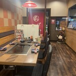 鉄板もんじゃ＆お好み焼き ぽんぽこ八兵衛 - 内観