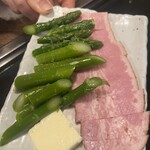 鉄板もんじゃ＆お好み焼き ぽんぽこ八兵衛 - アスパラベーコン