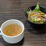 ビバデカフェ - 料理写真:セットのサラダ＆スープ♪