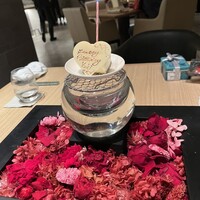 SCALAE - お誕生日の演出。ドライアイスに包まれて出てきました。