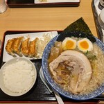浜松餃子 浜太郎 半田山店（本店） - 味玉背脂入り醤油ラーメン餃子セット