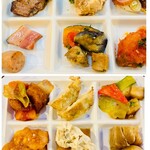 ビアゾン - 上:洋食コーナー料理、下:中華コーナー料理