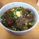 留さんうどん - 14年7月。さらにうどんのつゆを掛け、一味もぱらぱらして、N.Cスペシャル完成。