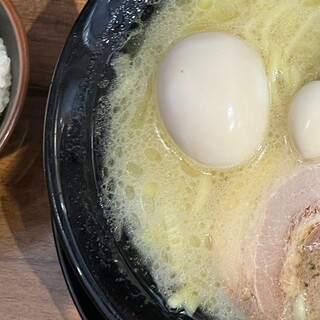 横浜家系ラーメン春吉家_0