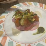 スナッパー＆グルーパー - 【前菜】
サーモンと季節野菜の瞬間スモーク