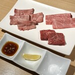 炭火焼肉 牛灯 - 