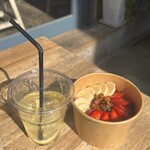 カイカイナ - アサイーボウル(ハーフ)とはちみつレモン