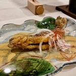 都わすれ - 岩魚南蛮揚げ　(2度揚げした岩魚はパリパリサクサク、揚げ煎餅のよう。優しい酸味の餡かけと一緒にいただくと、やめられない止まらない！)
