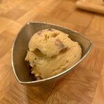 水色食堂 - 自家製アイスクリーム（ラムレーズン）