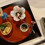 都わすれ - ひろっこ酢味噌がけ
      鱒寿司
      湯葉煮浸し
      蕗味噌
      もたし旨煮