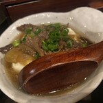 もつしげ 野毛小路 - 肉豆腐（380円）