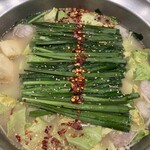 越後屋 博多駅前本店 - 京風白味噌もつ鍋