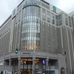 イノダコーヒ - 大丸札幌の７階。丸まったところがカウンター席