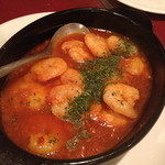 プエブロ青山 - 名物その3、海老のアヒージョ！！何年か来ていますが、初めて食べました。エビがぶりっぶりです。