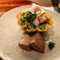 炭焼 TORI8 - 季節のハーブサラダ、地鶏白肝