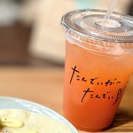 TANDEY - 飲み物は、グアバジュースをチョイス。久しぶりに飲みましたが美味しい♪ カップに「たんでぃが〜たんでぃ」。宮古島方言でありがとうの意味です。