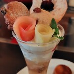 CAFE CUPOLA mejiro - 花月に実るりんごパフェ