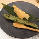 お料理 三七三 - 新たけのこ そら豆 わたをスプーンでこそげとる