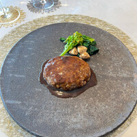 LIBÉRA - 生でも食べられるこれが最高に美味しい木下牛のハンバーグ