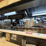 蒙古タンメン中本 - 厨房の様子