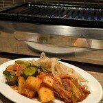 焼肉ホルモンあさひ - キムチ盛合せ