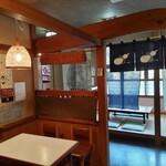 魚仲 - 店内（店奥方向）