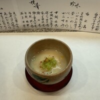 手料理 右近 - 粕汁。白い塊は大根です。