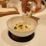 ラ・ベ - 帆立貝柱のマリネとブイヨン 食感の異なる蕪 柚子