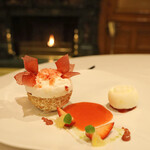 ラ・ベ - 様々な食感の苺 カカオパルプムース ミントジュレ 日向夏ソルベ