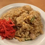 麺屋 MARUHIDE - 半チャーハン(安い！)
0.8人前ぐらいありました
しっかり味のチャーハンで塩そばスープと合いました