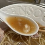 ラーメン 大戦争 - 鰹出汁香るあっさりスープ