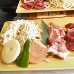 六甲山ジンギスカンパレス - 生ラム定食　モモと肩