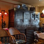 わさび食堂 - 思わず見回してしまうレトロ、アンティーク好きならたまらない素敵な店内