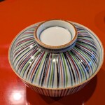 わさび食堂 - ご飯　蓋付きお茶碗。秋田の農家さんから購入されているそうです。甘くて美味しいお米。貴重すぎる。