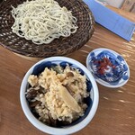 そば処 湧水 - 湧水もりと山菜炊き込みご飯
