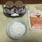 龍の瞳 - ◼️もらったご飯の友とあとはほうれん草のおひたしで朝ごはんに。お米が豪華だからイーネっ！