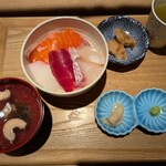 立ち食い海鮮丼 みこ食堂 - 