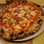 Pizzeria LUMEN - ピッツァ ：伊産の水牛モッツァレラを載せたマルゲリータ2