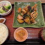 大戸屋 - 料理写真:鶏と野菜の黒酢あん定食