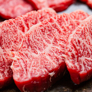 良質な脂質の厳選黒毛和牛と但馬玄をご堪能下さい