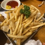 村崎炊鳥研究所 - ニンニク入りのフライドポテト