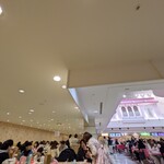 キャラクターフードコート - 店内