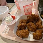 キャラクターフードコート - から揚げ