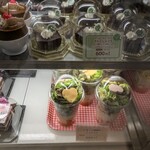 キャラクターフードコート - 店内